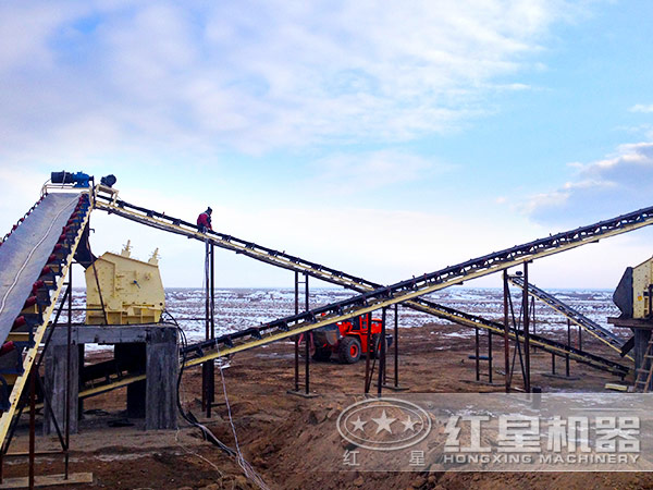 反擊式破碎機(jī)加工現(xiàn)場(chǎng)