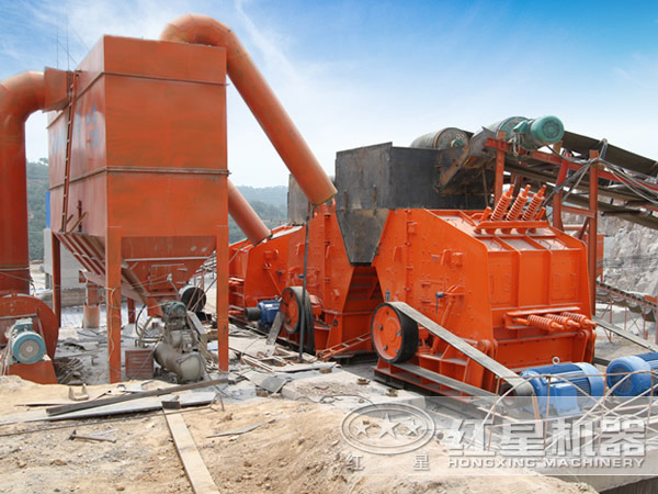 反擊式破碎機(jī)加工現(xiàn)場(chǎng)