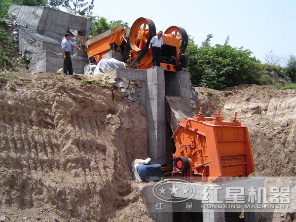 反擊式破碎機(jī)加工現(xiàn)場(chǎng)