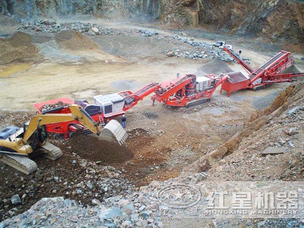 車載流動破石機加工現(xiàn)場