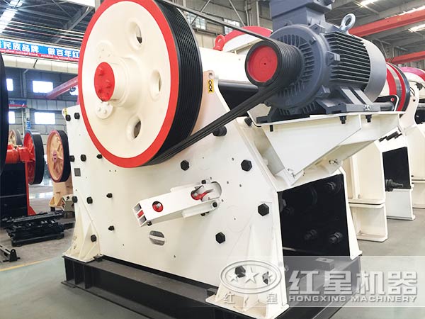 解鎖鋁土礦顎式破碎機(jī)新技能—助環(huán)保、高產(chǎn)、粒型好