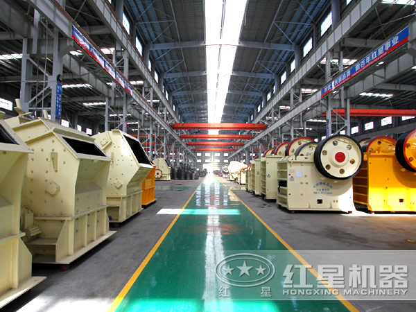 鋁土礦顎式破碎機車間