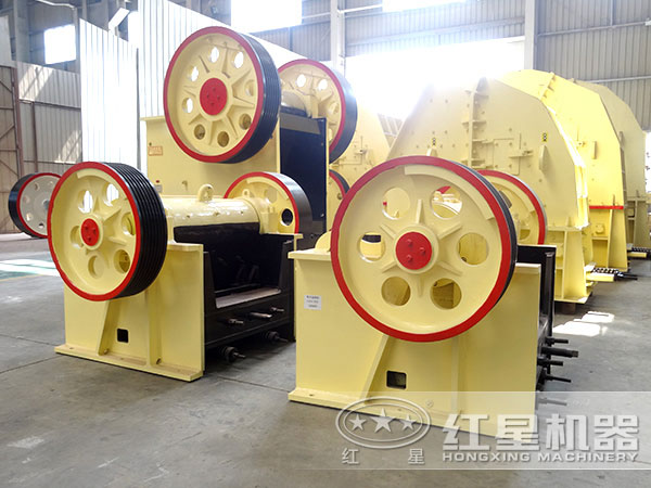 鄂式破碎機廠家生產(chǎn)車間