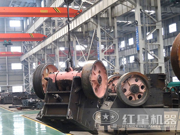 深腔顎式破碎機(jī)生產(chǎn)車間