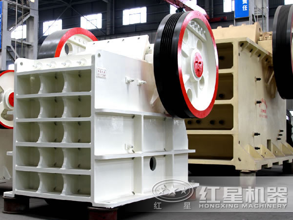 顎式破碎機(jī)廠家生產(chǎn)車間