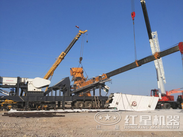 車載流動碎石機(jī)智能化加工現(xiàn)場