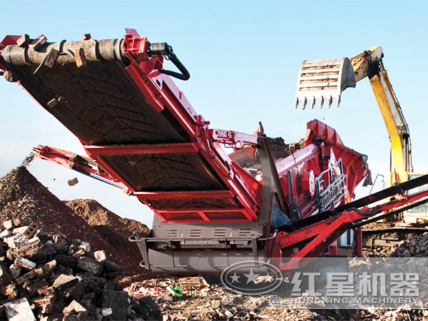 流動式建筑垃圾粉碎機加工現(xiàn)場2