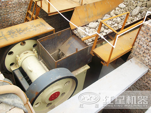 顎式破碎機(jī)加工現(xiàn)場(chǎng)
