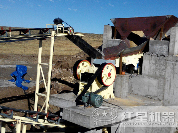顎式破碎機(jī)加工現(xiàn)場(chǎng)