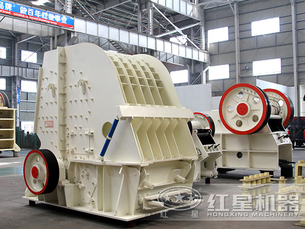 反擊式破碎機(jī)車間