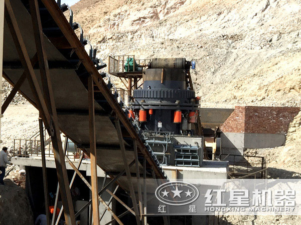 智能的高產(chǎn)圓錐破碎機(jī)是個“工作狂”
