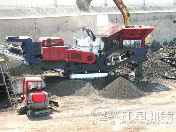 反擊式破碎機(jī)“戀上”車式輪胎底盤，還怕建筑廢料“圍城”嗎