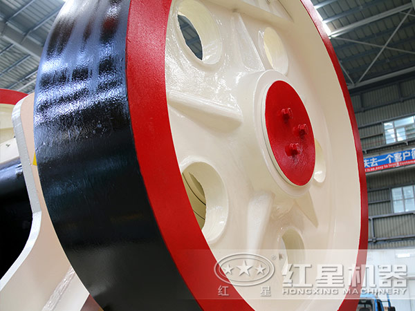 鋁礦石顎式破碎機(jī)飛輪
