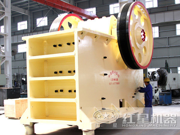 大型顎式破碎機(jī)