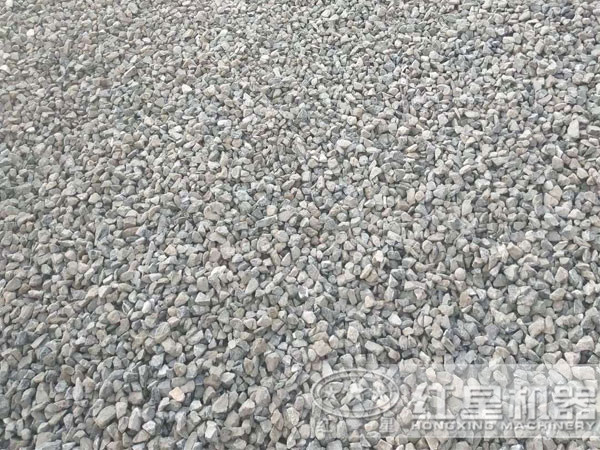 建筑用石料采用300噸移動式顎式破碎機配置可靠_價格親民