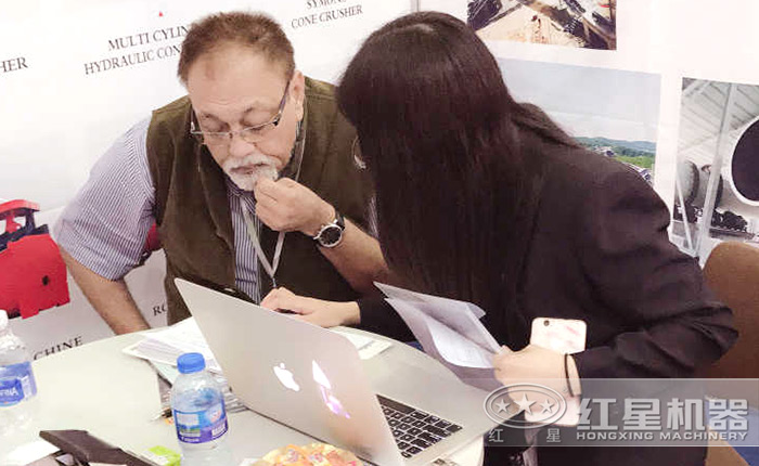 鵝卵石圓錐式破碎機參加展會
