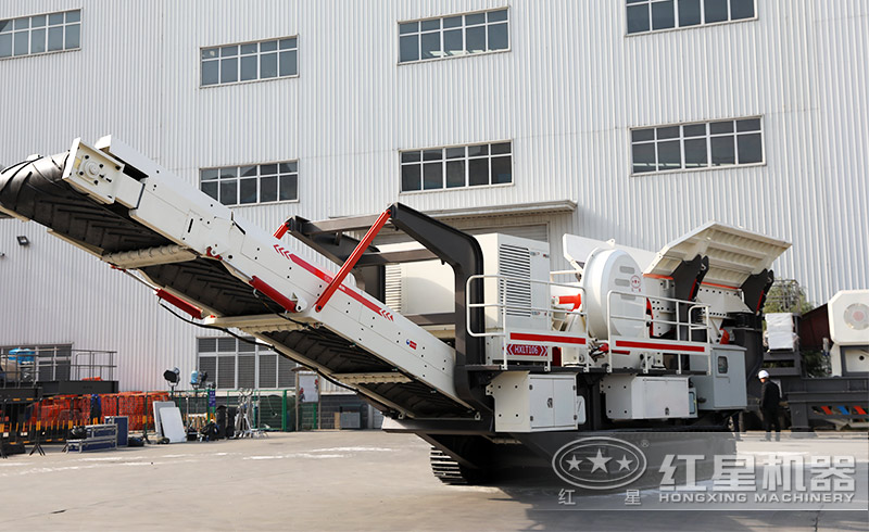 建筑垃圾廢物粉碎用什么設(shè)備？流動碎石機輕松搞定