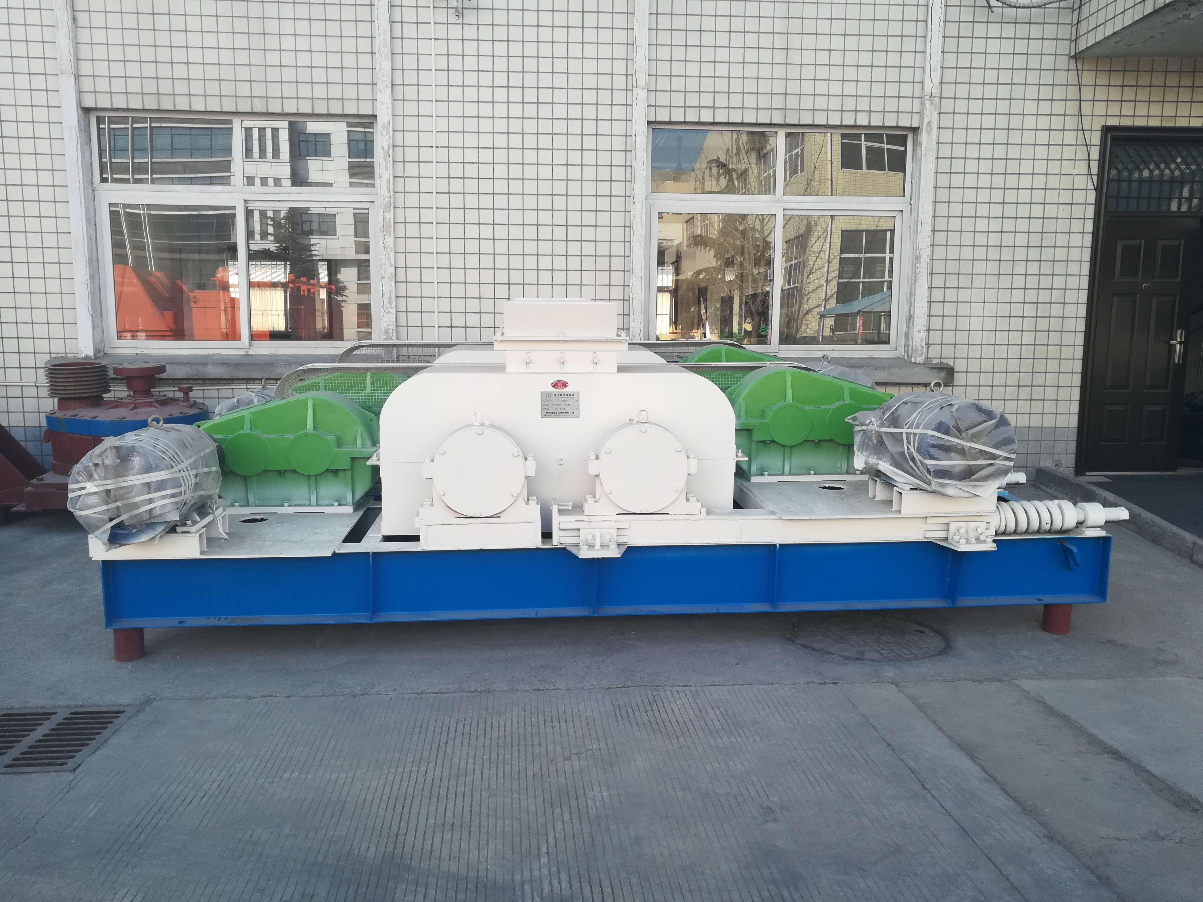 對(duì)輥破碎機(jī)報(bào)價(jià)多少錢？