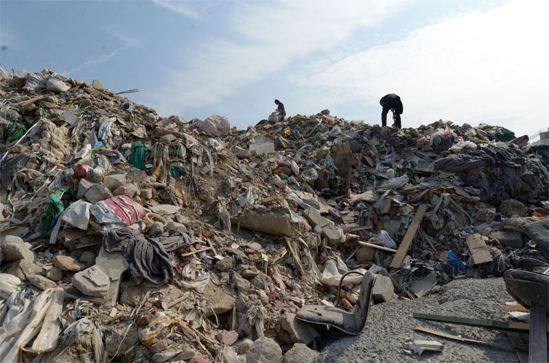 建筑垃圾堆積填埋不僅污染環(huán)境還占據(jù)土地資源