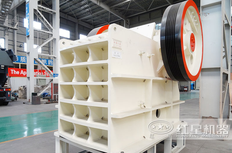 花崗巖用什么機(jī)器破碎好，花崗巖石頭破碎機(jī)現(xiàn)場(chǎng)加工視頻