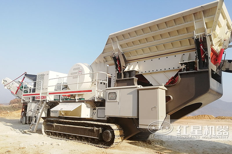 履帶式建筑垃圾破碎機擅長爬坡作業(yè)，靈活可靠