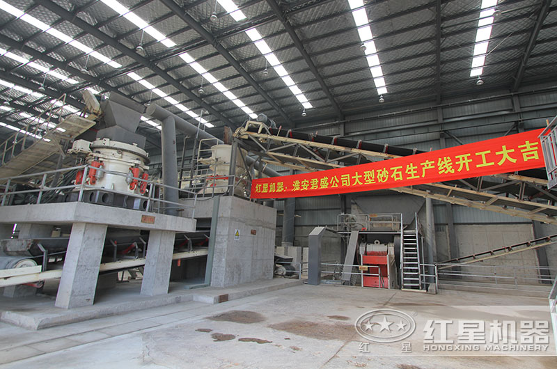 液壓式破碎機(jī)工作現(xiàn)場(chǎng)圖片