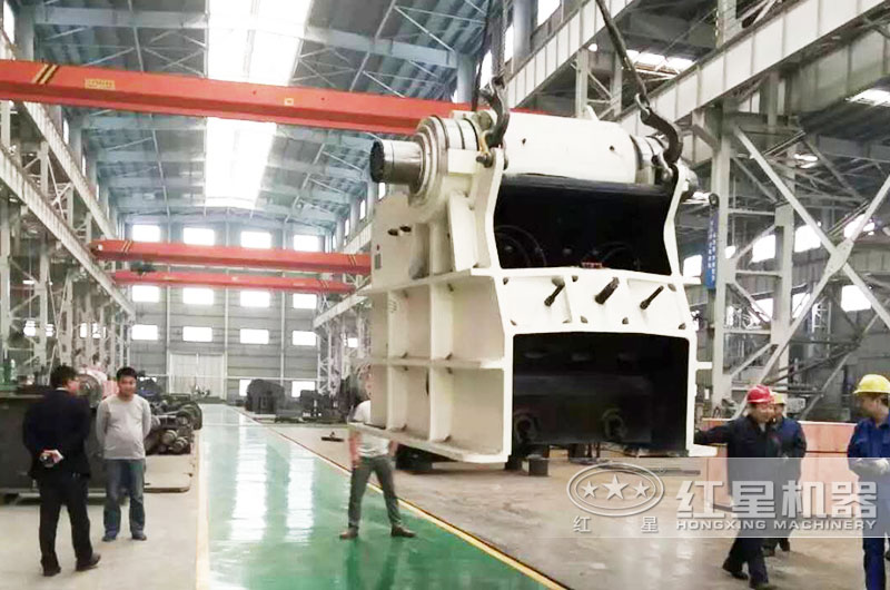想不想知道大型石頭顎式破碎機(jī)是怎樣的？現(xiàn)場(chǎng)視頻和圖片來啦！