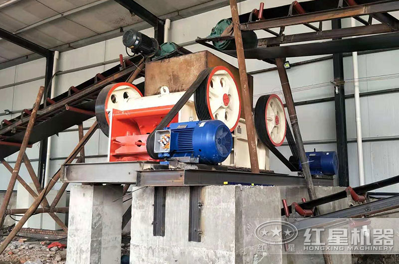 細(xì)顎破碎機(jī)較小出料粒度能打到多少？型號一覽表